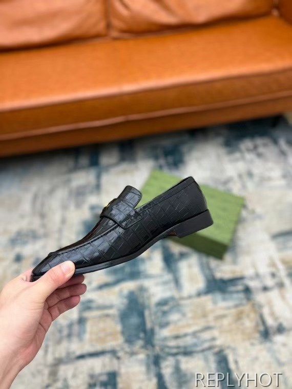 구찌 2022 인터로킹 페니 로퍼 엘리게이터패턴 블랙 컬러