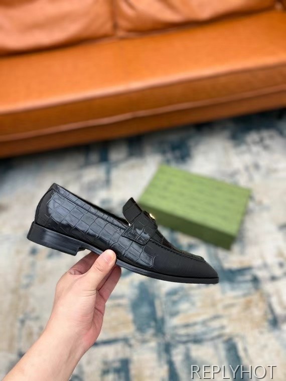 구찌 2022 인터로킹 페니 로퍼 엘리게이터패턴 블랙 컬러