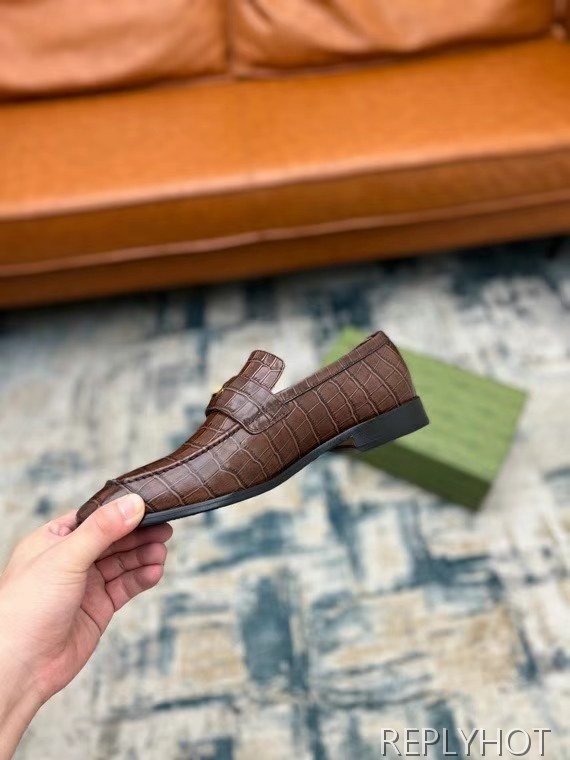 구찌 2022 인터로킹 페니 로퍼 엘리게이터패턴 브라운 컬러