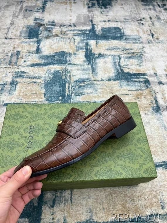 구찌 2022 인터로킹 페니 로퍼 엘리게이터패턴 브라운 컬러