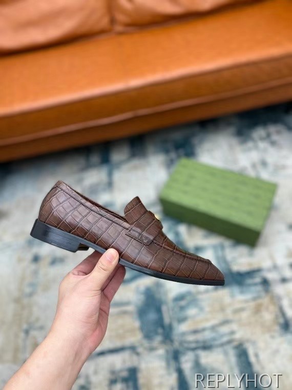 구찌 2022 인터로킹 페니 로퍼 엘리게이터패턴 브라운 컬러