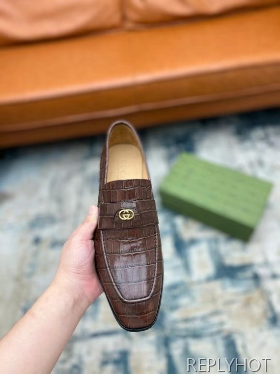 구찌 2022 인터로킹 페니 로퍼 엘리게이터패턴 브라운 컬러