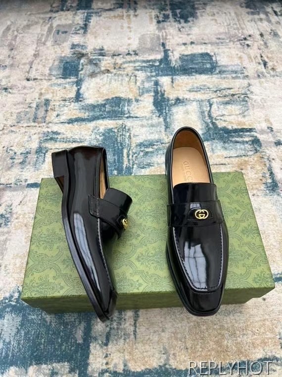 구찌 2022 인터로킹 페니 로퍼 에나멜 블랙 컬러