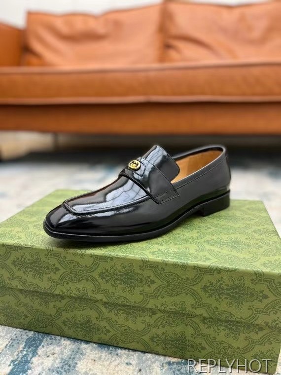 구찌 2022 인터로킹 페니 로퍼 에나멜 블랙 컬러