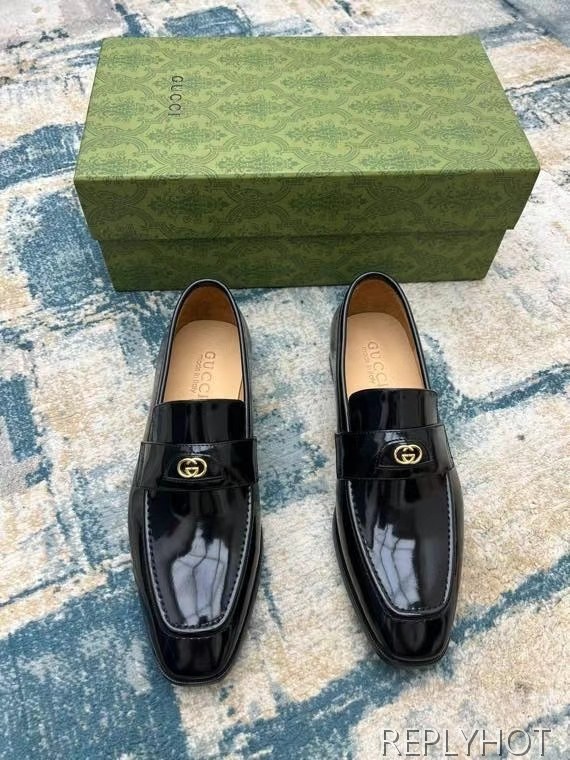 구찌 2022 인터로킹 페니 로퍼 에나멜 블랙 컬러