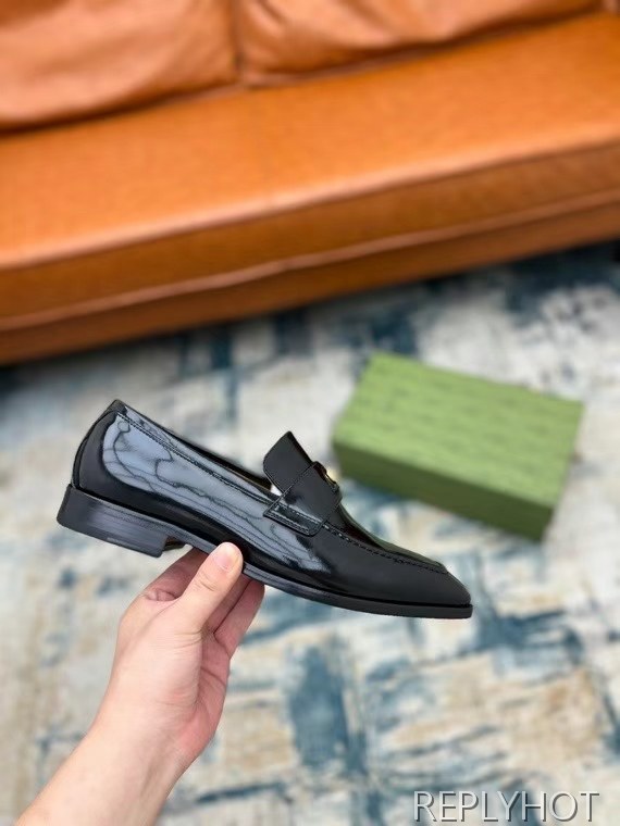 구찌 2022 인터로킹 페니 로퍼 에나멜 블랙 컬러