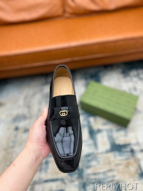 구찌 2022 인터로킹 페니 로퍼 에나멜 블랙 컬러