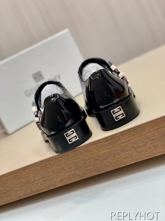 지방시 2022 4G버클 로퍼