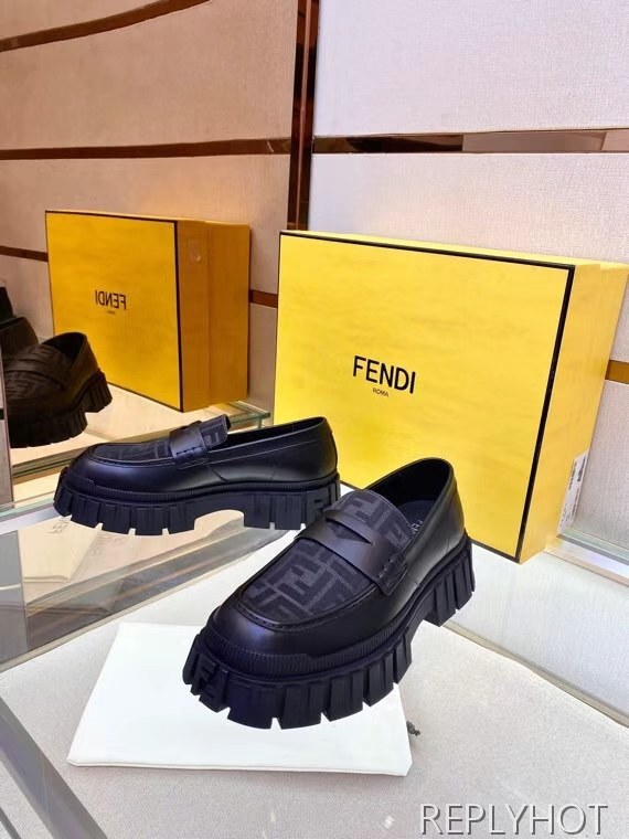 펜디 2022 포스 자카드 로퍼