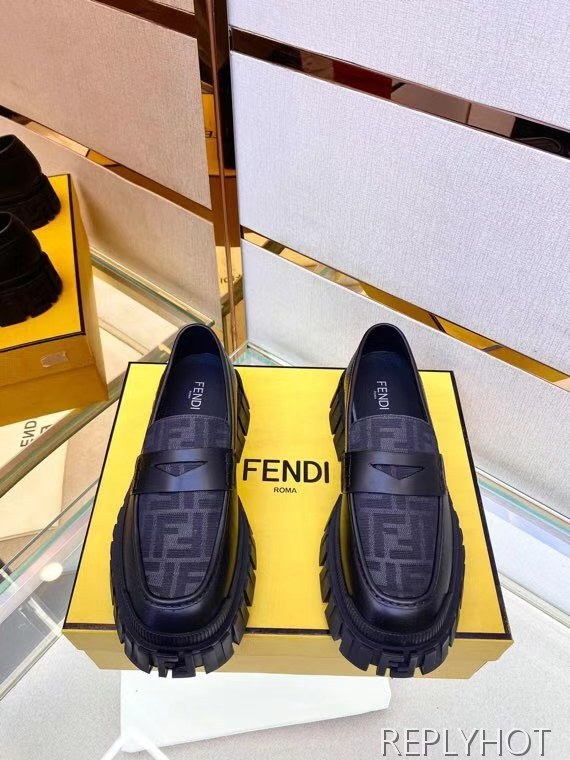 펜디 2022 포스 자카드 로퍼