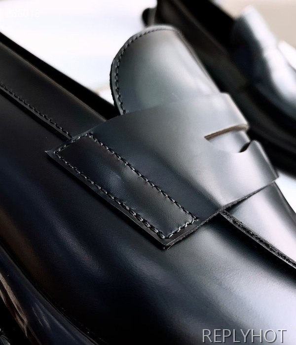 프라다 2022 오버솔 페니 로퍼