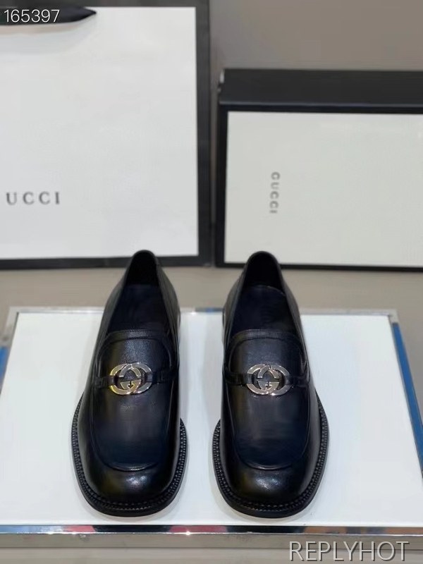 구찌 2021 인터로킹 로고 와펜 페니 로퍼