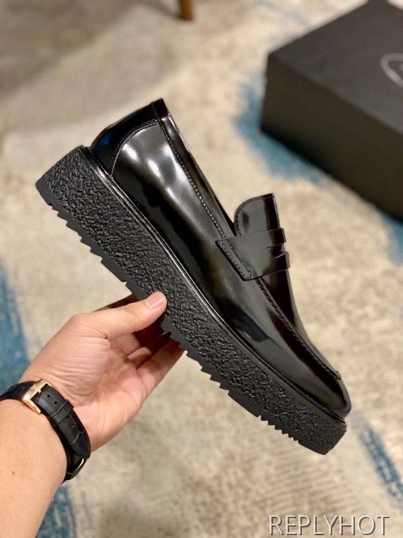 프라다 2020 크레페솔 페니 로퍼