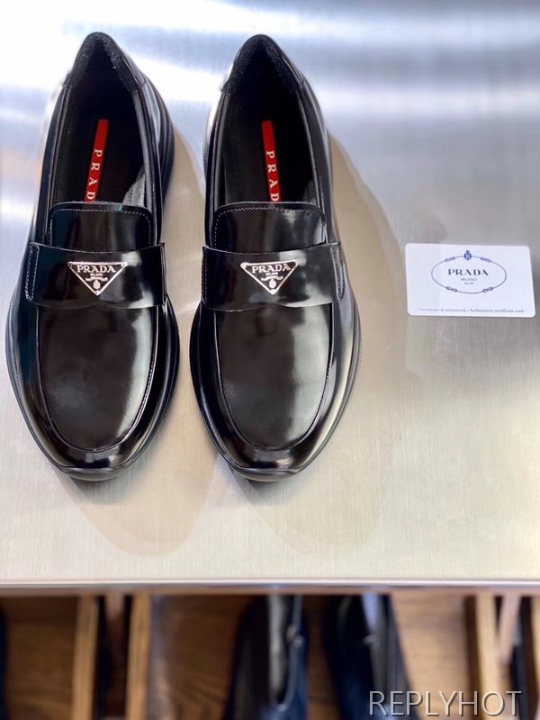 프라다 2020 사피아노 스틸와펜 러너솔 페니 로퍼