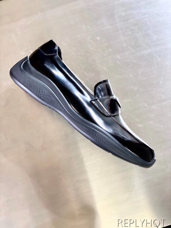 프라다 2020 사피아노 스틸와펜 러너솔 페니 로퍼