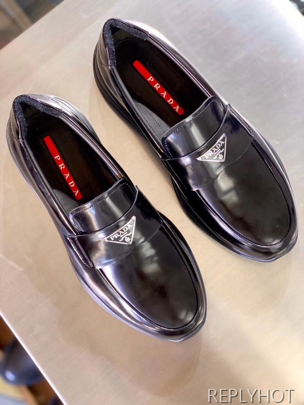 프라다 2020 사피아노 스틸와펜 러너솔 페니 로퍼