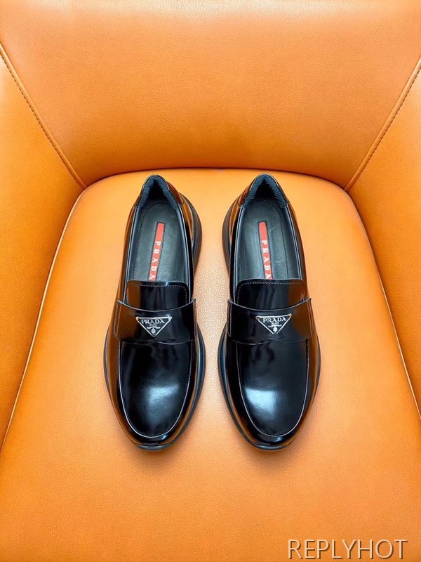 프라다 2020 사피아노 스틸와펜 러너솔 페니 로퍼