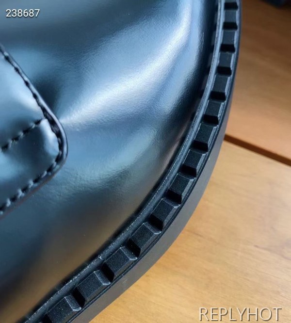 프라다 2020 브러시드 가죽 로퍼