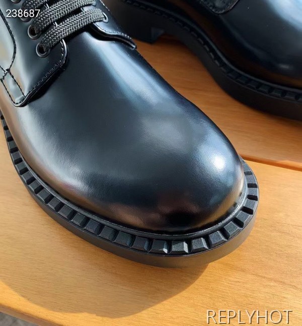 프라다 2020 브러시드 가죽 로퍼