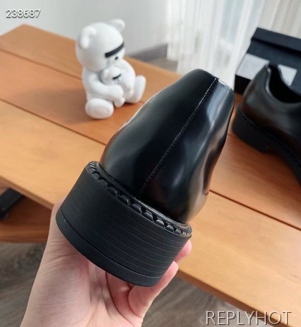 프라다 2020 브러시드 가죽 로퍼