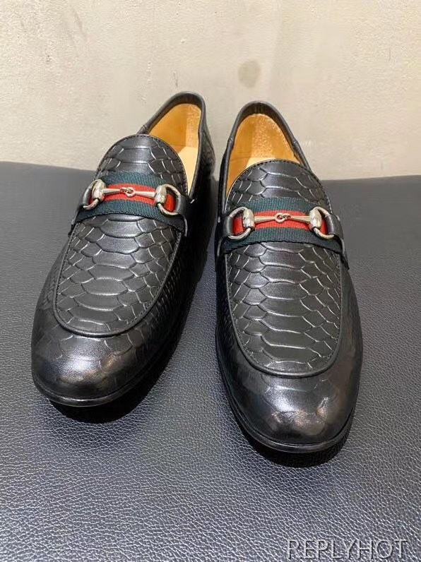 구찌 2020 스트라이프 크로커다일패턴 홀스빗로퍼