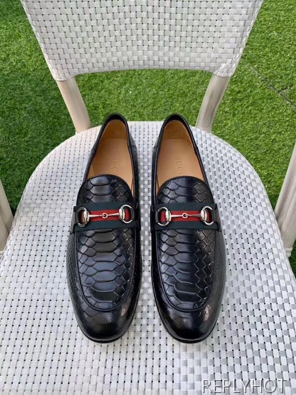 구찌 2020 스트라이프 크로커다일패턴 홀스빗로퍼