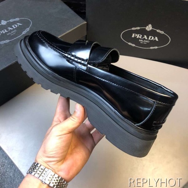 프라다 2020 오버솔 페니로퍼