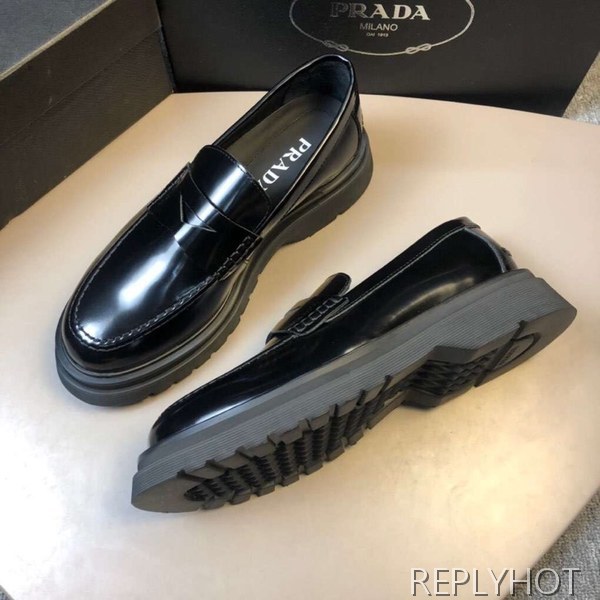 프라다 2020 오버솔 페니로퍼