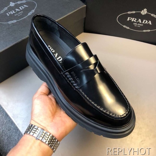 프라다 2020 오버솔 페니로퍼