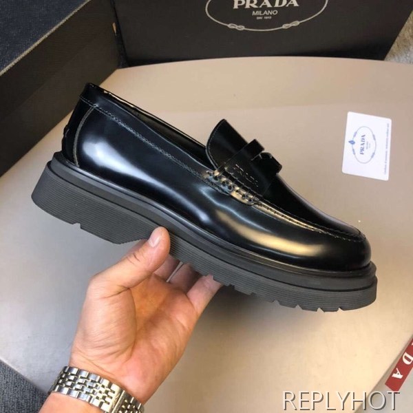 프라다 2020 오버솔 페니로퍼