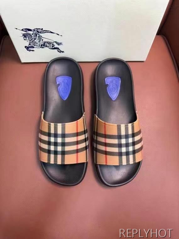 버버리 2025 체크 다이브 샌들 뮬 슬라이드 슬리퍼
