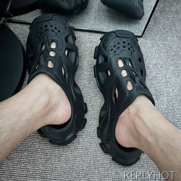 발렌시아가 2024 HD 컷아웃 슬라이드 뮬 샌들 슬리퍼