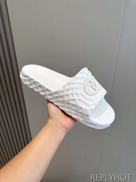 구찌 2024 인터로킹 엠보스드 샌들 슬리퍼 신발