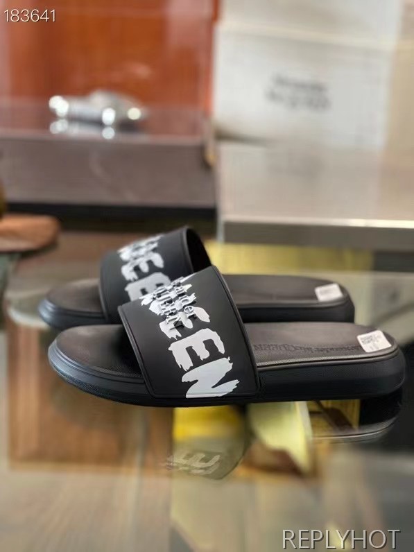 알렉산더맥퀸 2022 로고 레이어 프린팅 비치 샌들