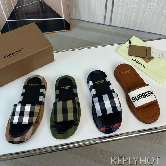버버리 2022 와이드솔 슬라이드 샌들