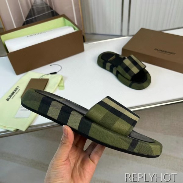 버버리 2022 와이드솔 슬라이드 샌들