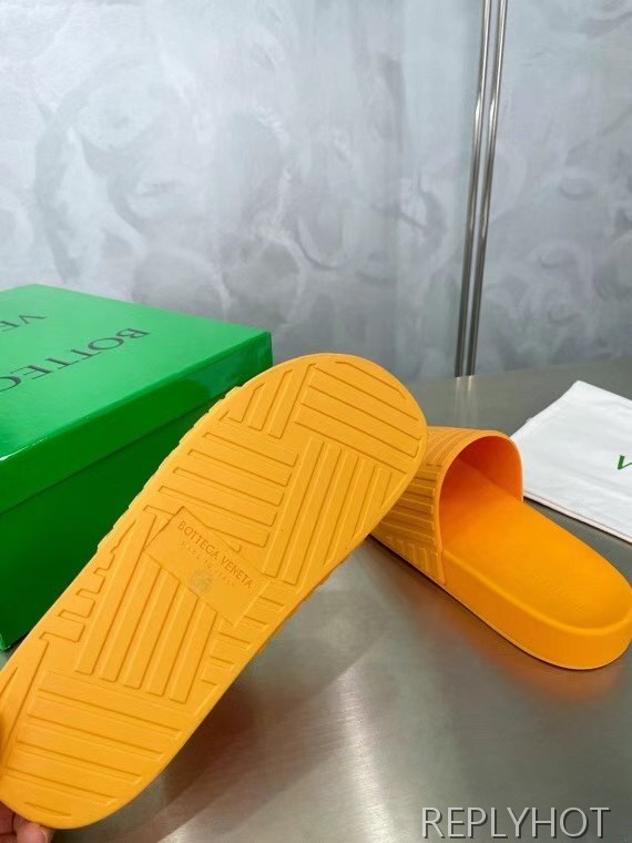 보테가베네타 2022 빅 인트레치아토 스트라이프 샌들