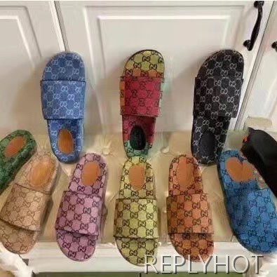 구찌 2022 GG 캔버스 슬라이드 샌들
