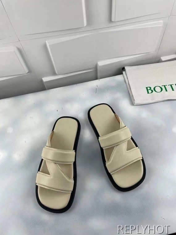 보테가베네타 2021 스트랩 샌들