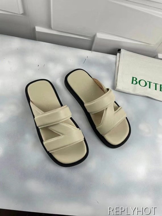 보테가베네타 2021 스트랩 샌들