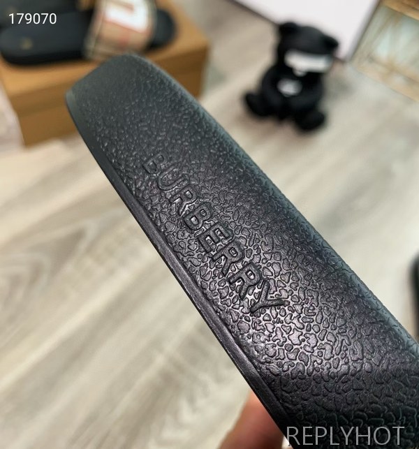 버버리 2021 LOVE 체크 비치 샌들