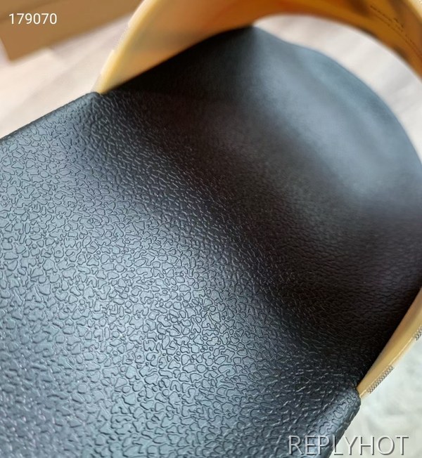 버버리 2021 LOVE 체크 비치 샌들