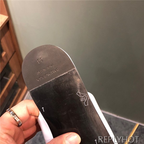 발렌시아가 슬리퍼 B60015-1 2020/신상 (255사이즈 주문제작)