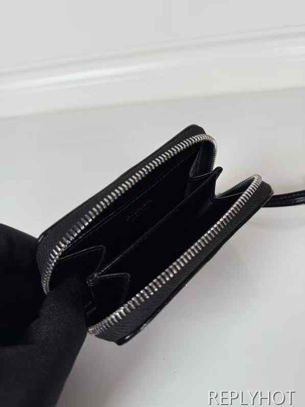 프라다 2025 스틸 사피아노 와펜 지퍼 스트랩 반지갑 지갑