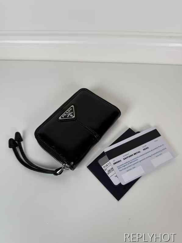 프라다 2025 스틸 사피아노 와펜 지퍼 스트랩 반지갑 지갑
