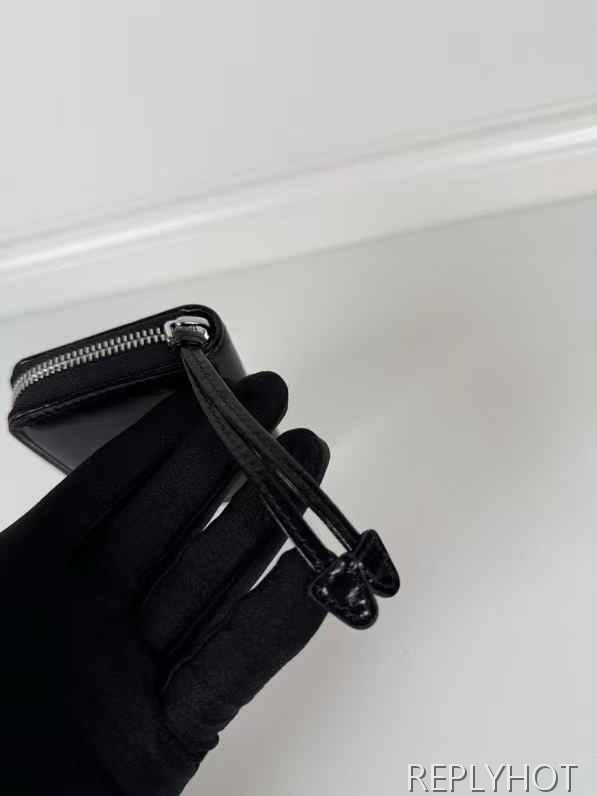 프라다 2025 스틸 사피아노 와펜 지퍼 스트랩 반지갑 지갑