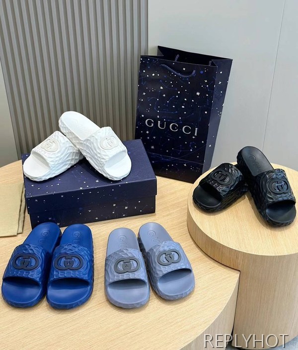 구찌 2024 인터로킹 엠보스드 샌들 슬리퍼 신발