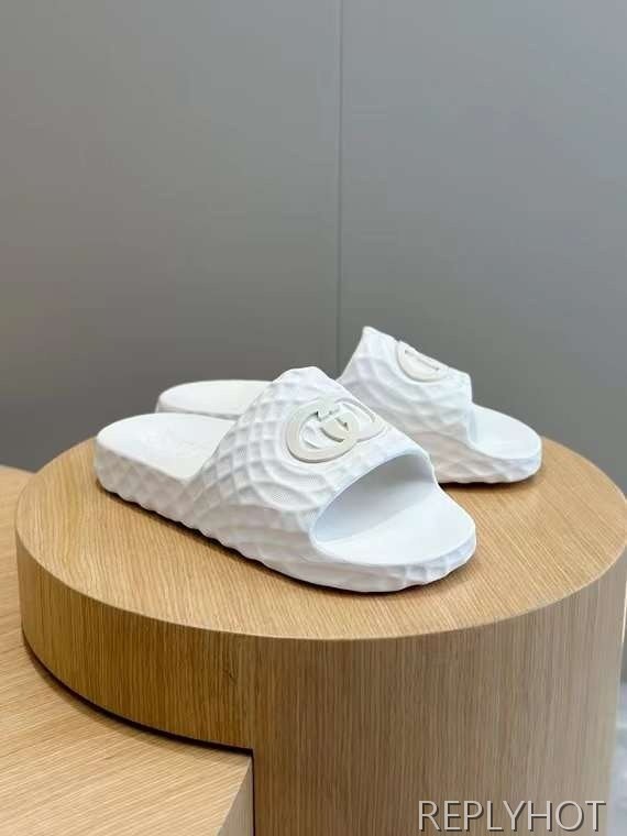 구찌 2024 인터로킹 엠보스드 샌들 슬리퍼 신발