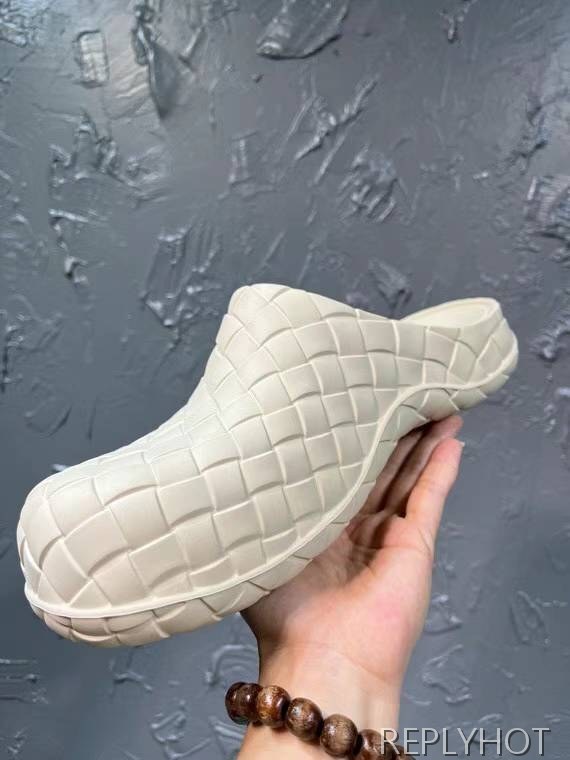 보테가베네타 2023 인트레치아토 슬라이드 뮬 샌들 슬리퍼