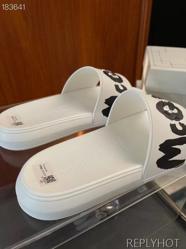 알렉산더맥퀸 2022 로고 레이어 프린팅 비치 샌들